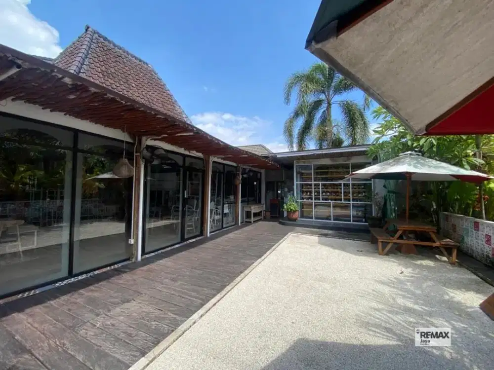Perfect Location For Your Business Ex Restaurant For Leasehold 8 Years In Batu Bolong, Canggu