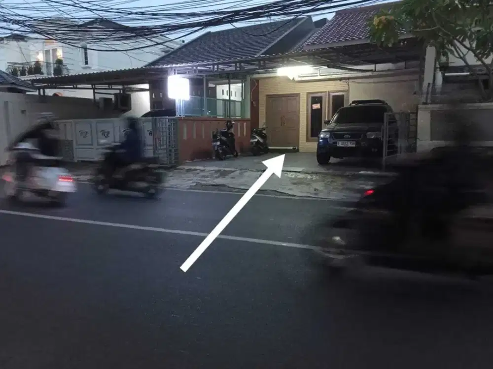 DI JUAL CEPAT RUMAH SECONDARY LUAS,KOKOH DAN STRATEGIS DI JAGAKARSA