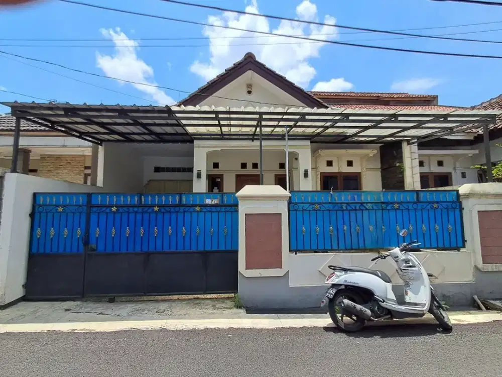 rumah di komplek batu indah sayap batununggal, strategis, cocok untuk tempat tinggal