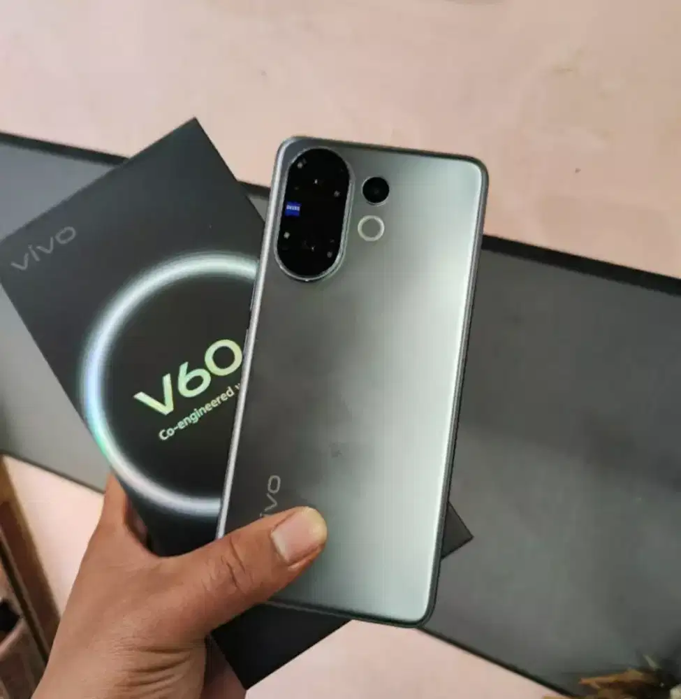 Ready Vivo V60 12/512gb fullset , garansi on november  2026