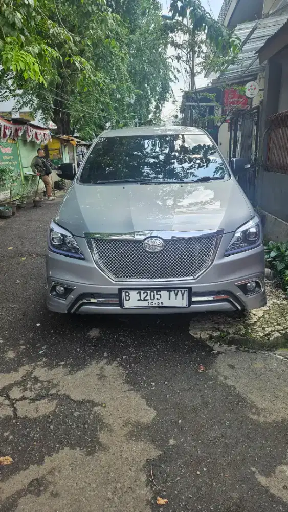 Toyota Kijang Innova 2.0 E matic