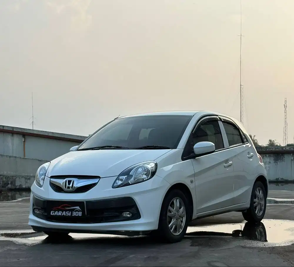 Honda Brio 1.2 E Manual Tahun 2015 Warna Putih km 77rb