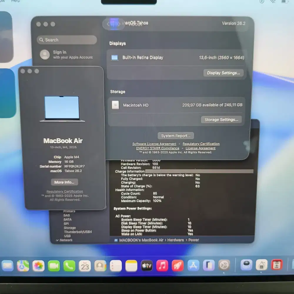 Macbook Air M4 layar 13 inch Ram 16 Ssd 256 Midnight Blue