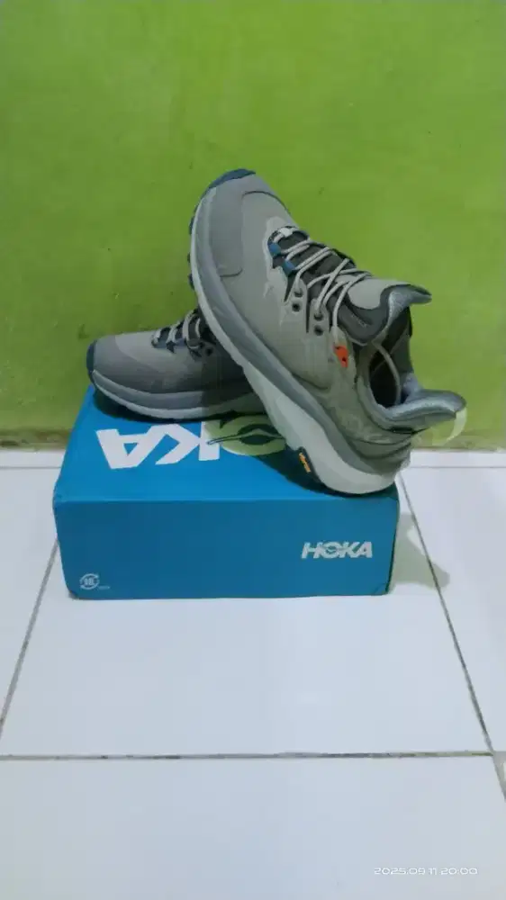 Sepatu hiking Hoka