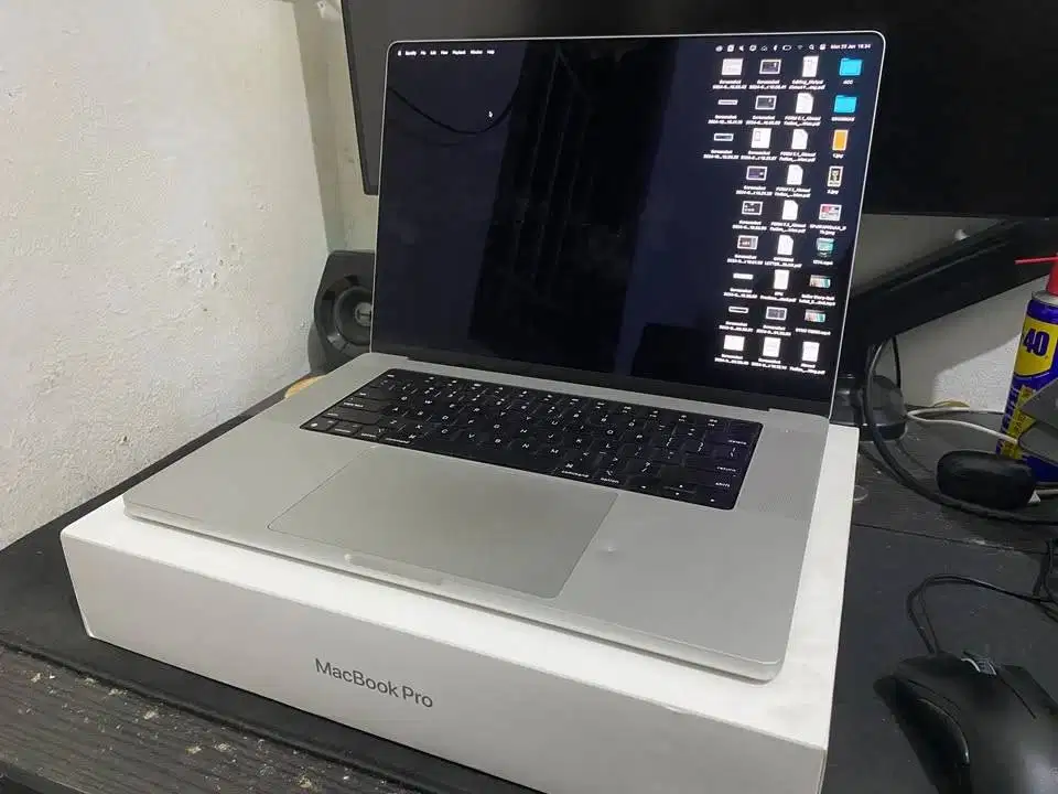 Macbook Pro M1 16 10 core-cpu, RAM 16gb, SSD 512gb