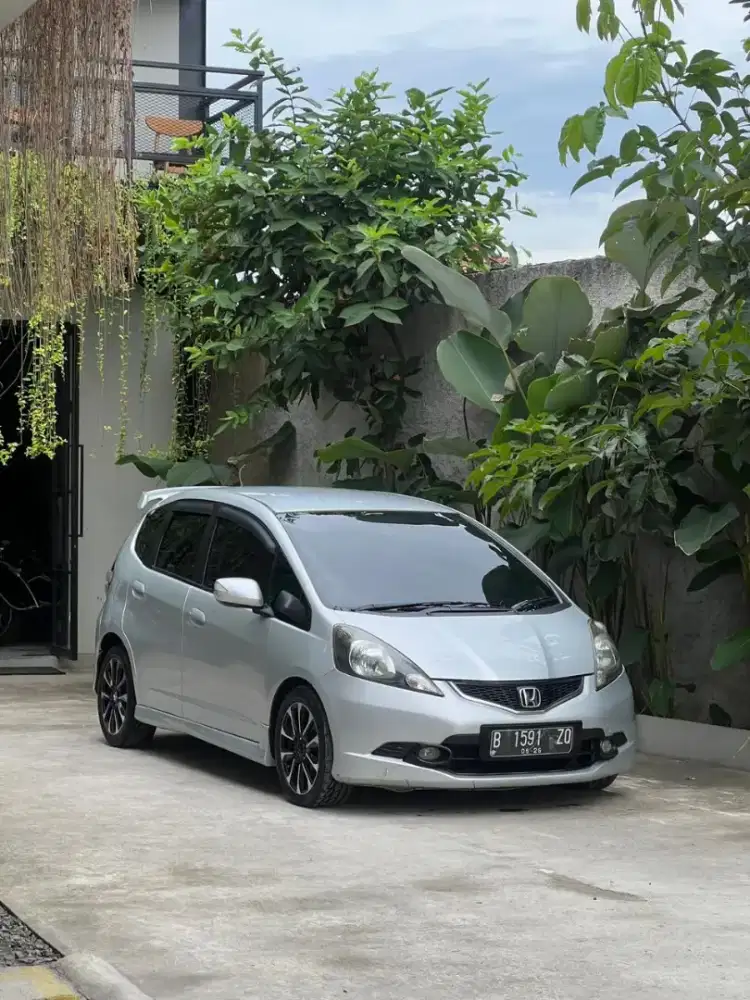 Jual mobil jazz 2010