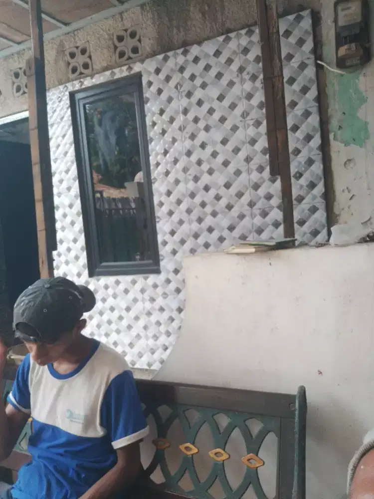 Tukang pasang keramik hariyan