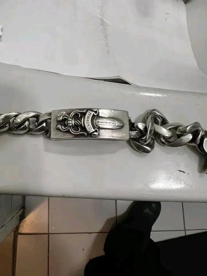 Gelang perak chrome hearts