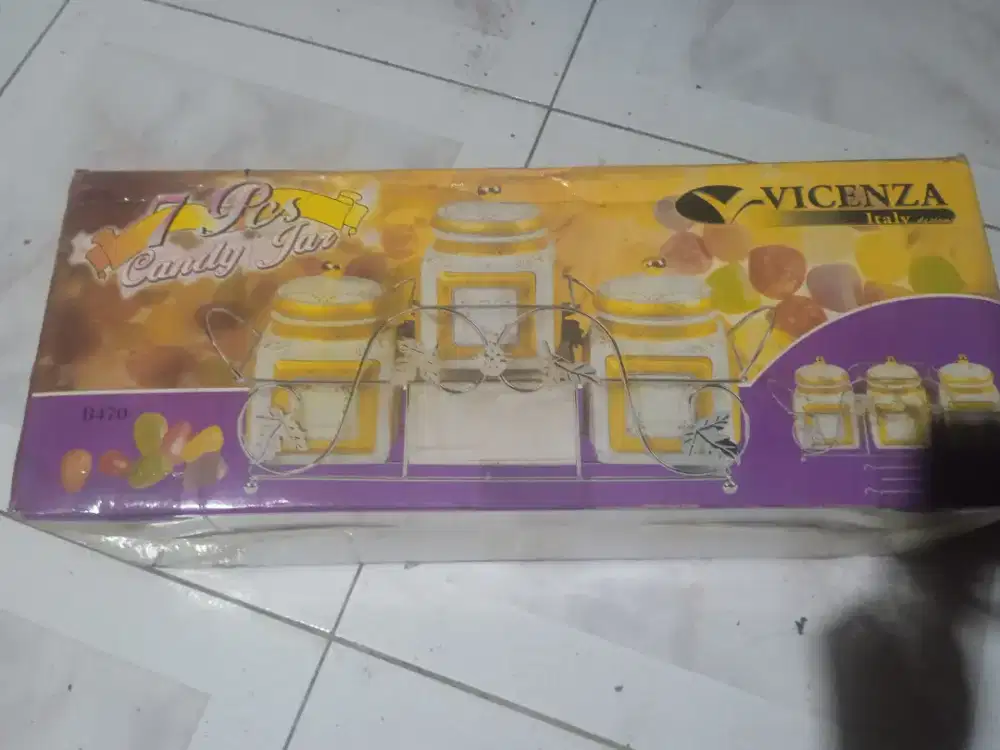 Satu set tempat kue cantik