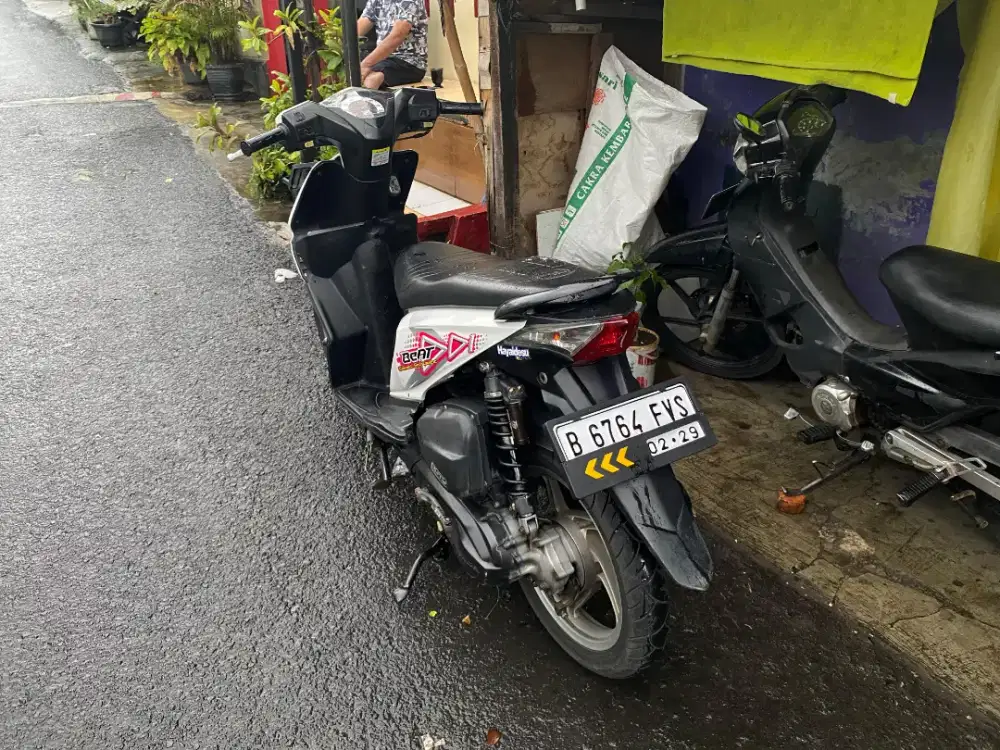 Dijual motor Honda beat 2011 ss lengkap sehat
