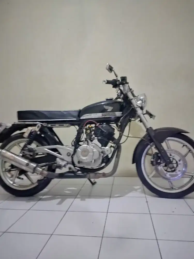 Bajaj custom CB100