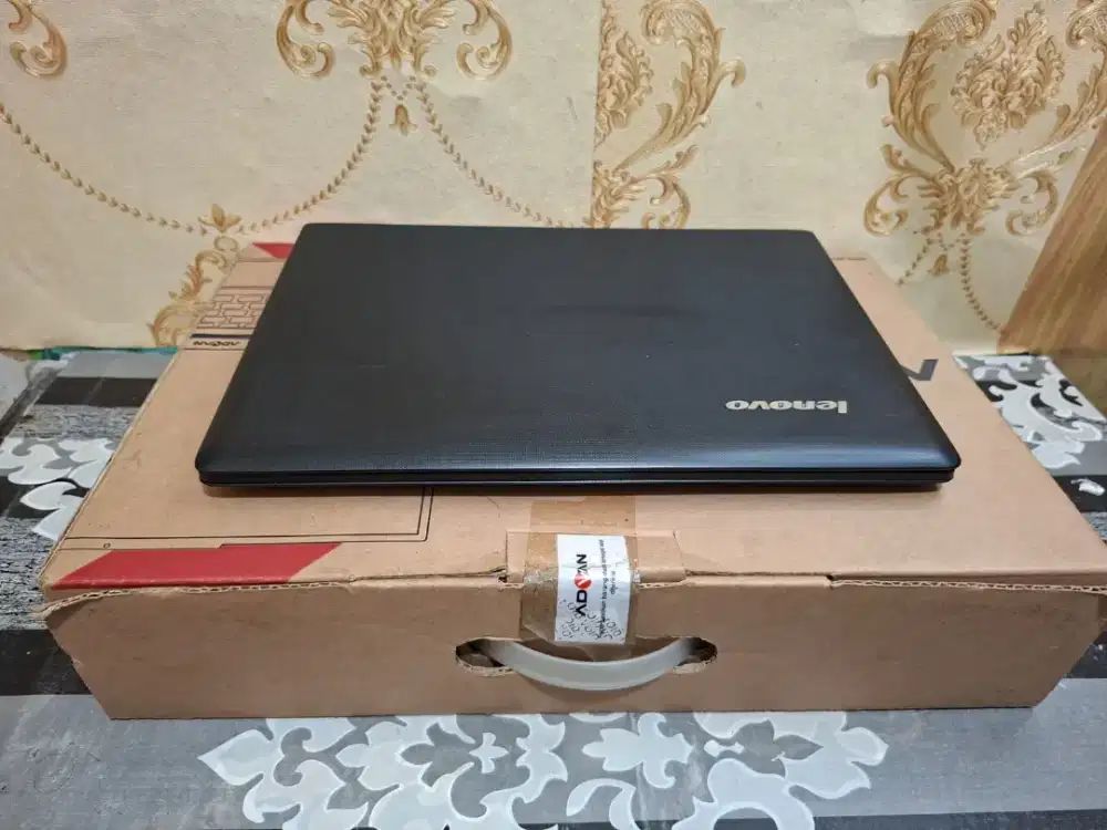 LENOVO G40-45 PROCESSOR AMD E1-6010 RAM 4GB HDD 500GB masih bagus