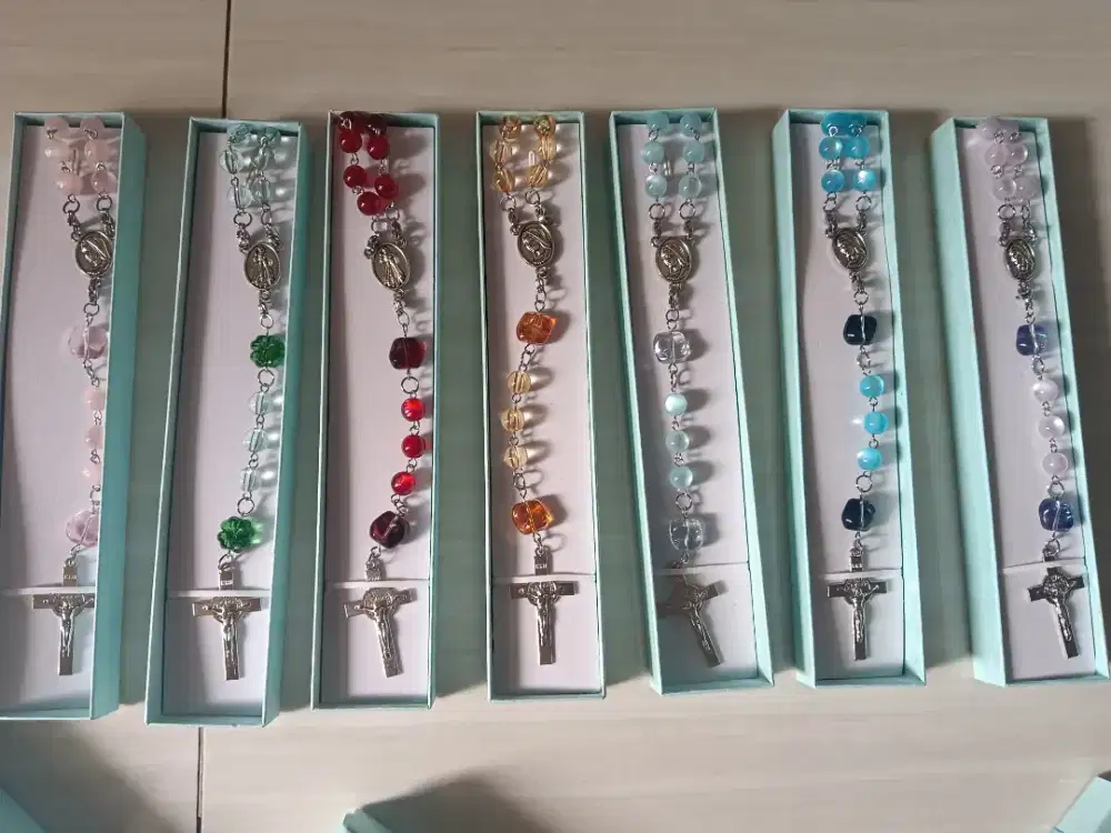 Rosario Katolik batu asli