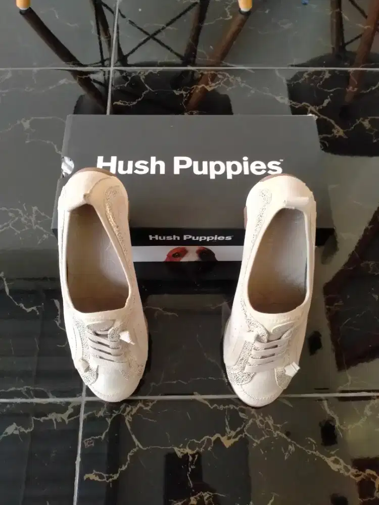 Sepatu sneaker Wanita