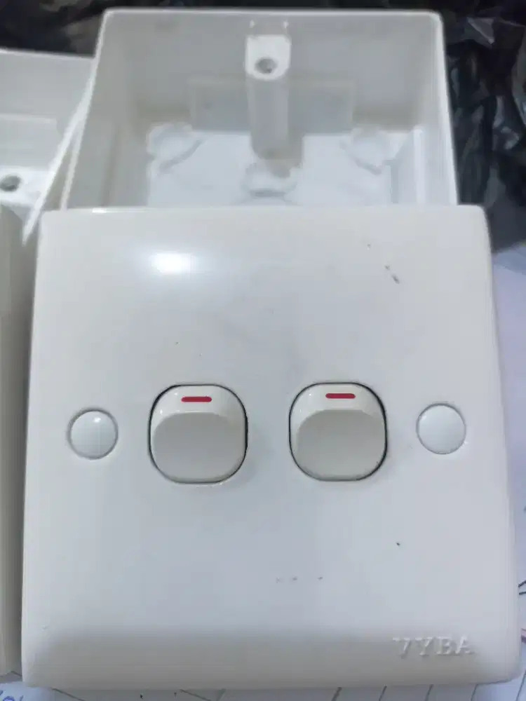 Saklar tanam 2 tombol merk VYBA