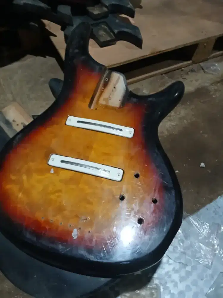 2 BODY BASS 4 DAN 5 STRING PLUS PICKUP ORIGINAL