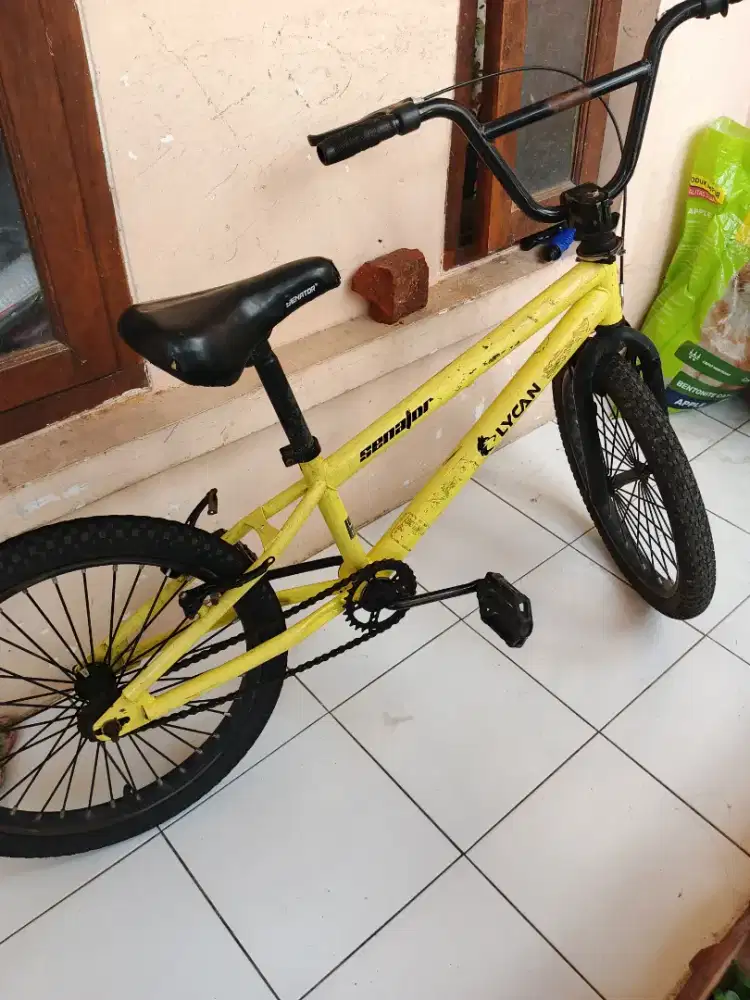 Sepeda BMX senator lycan