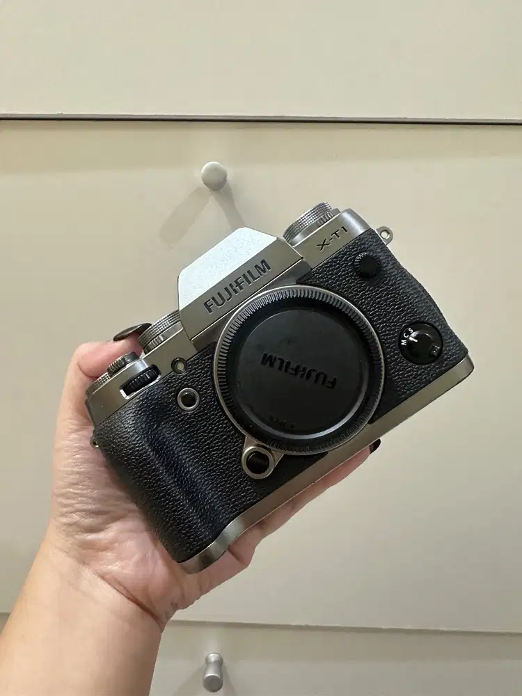 Fujifilm X-T1 Body Only - Mirrorless Klasik, Siap Pakai!