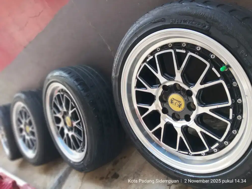 Velg Mobil R16 Lobang 4 + Ban BS