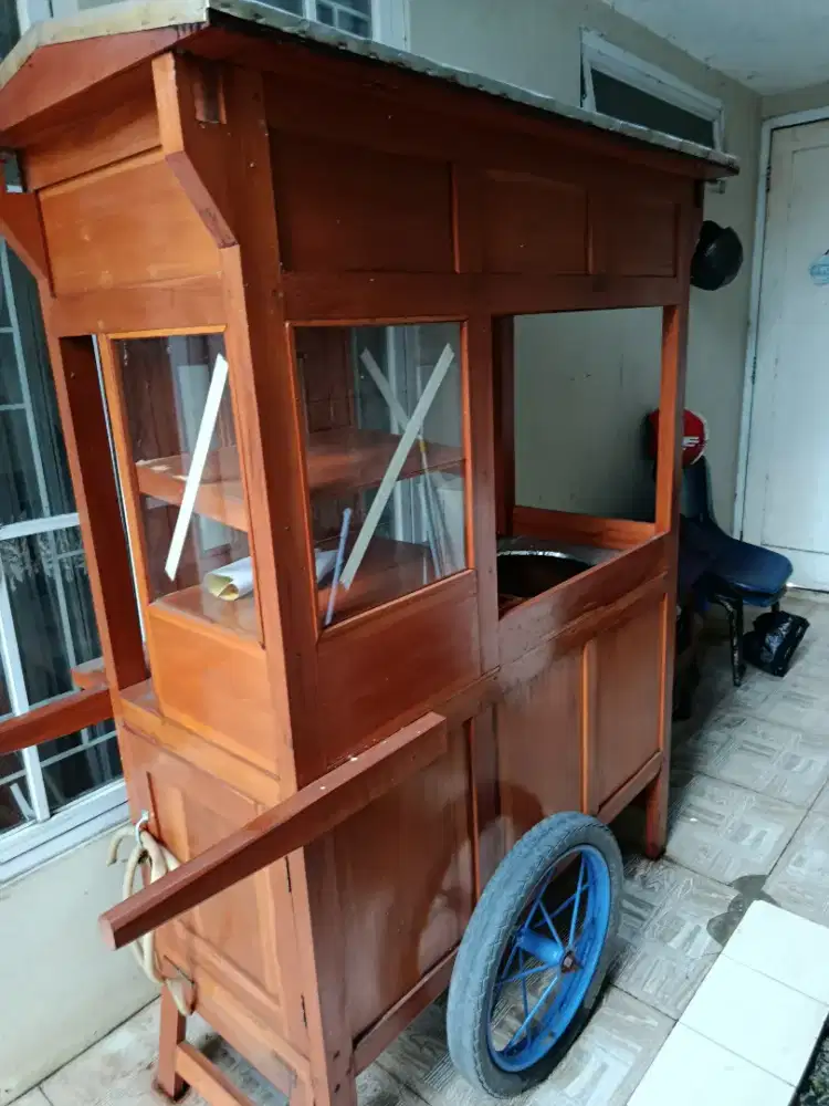 Gerobak bakso baru batal pakai