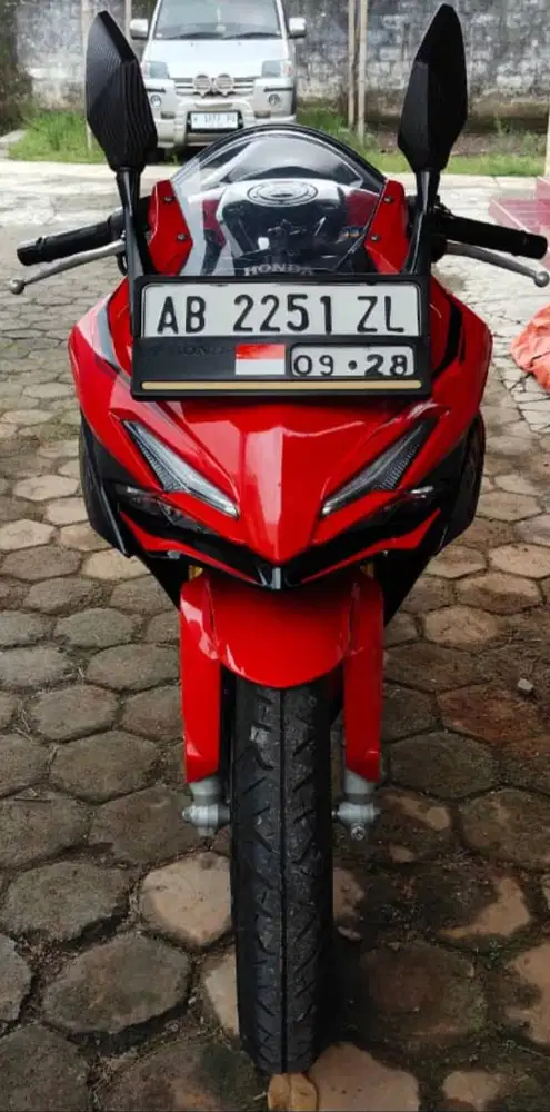 Di jual motor kesayangan honda CBR 150 R cbs thn 2023