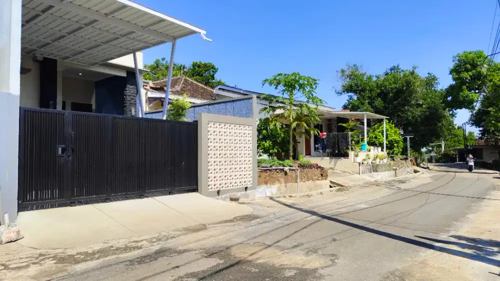 Huniah berkelas dikawasan Kampus UNNES Semarang