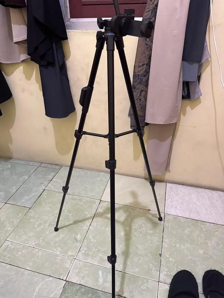 Tripod atau tonsis untuk stand hp selfi
