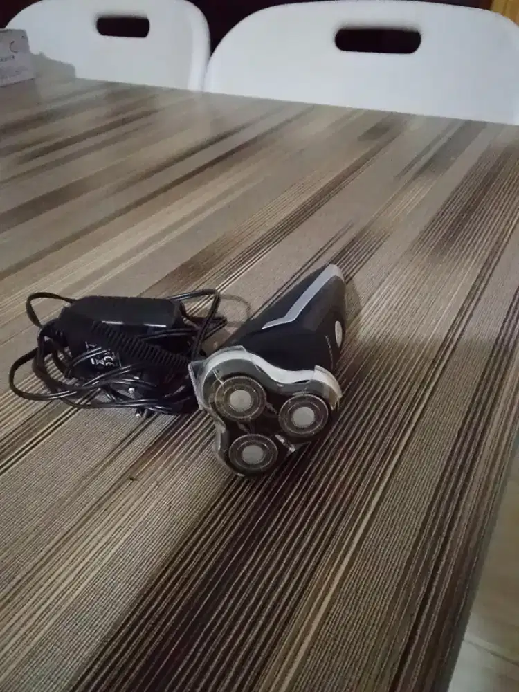 Alat cukur elektrik jenggot kumis