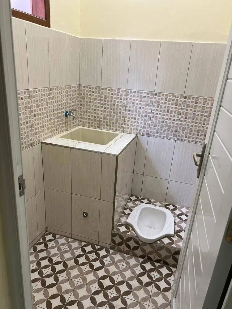 Rumah Siap Huni di Sewa Tahunan  Bersih, Asri di lokasi Strategis TP