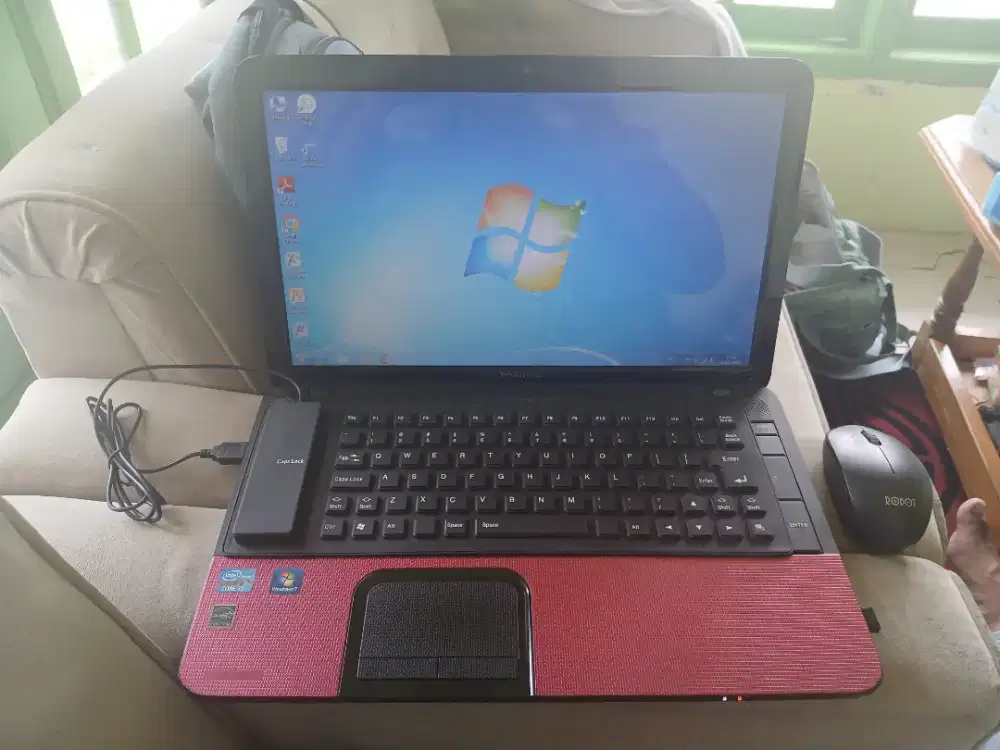 Laptop Toshiba Satellite core i3 internal 500 GB