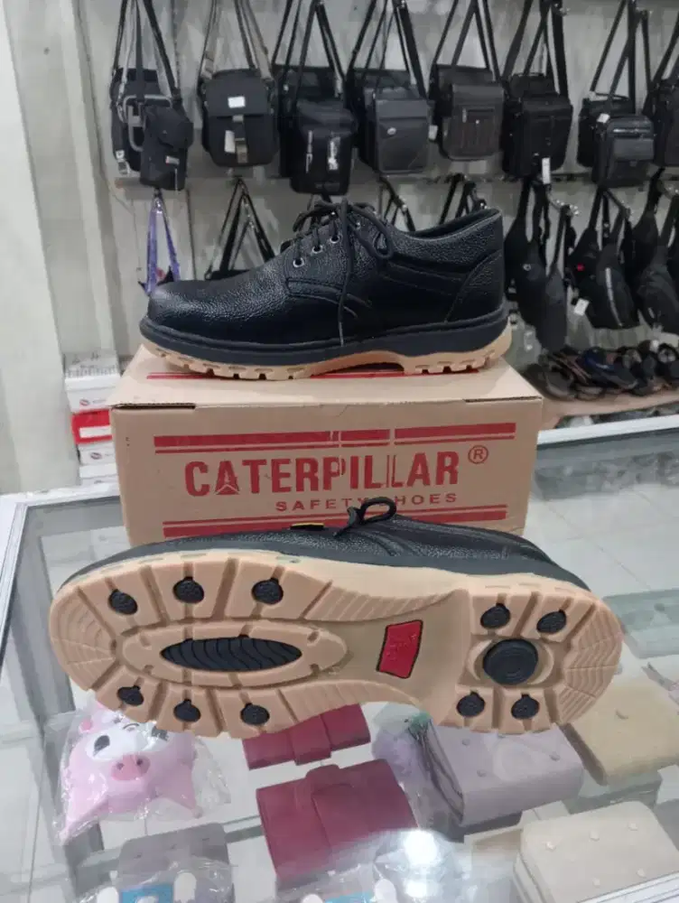 Sepatu safety kulit jumbo