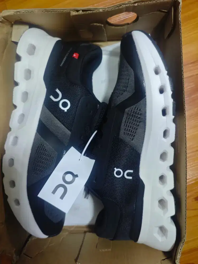 SEPATU ON RUNNING OC