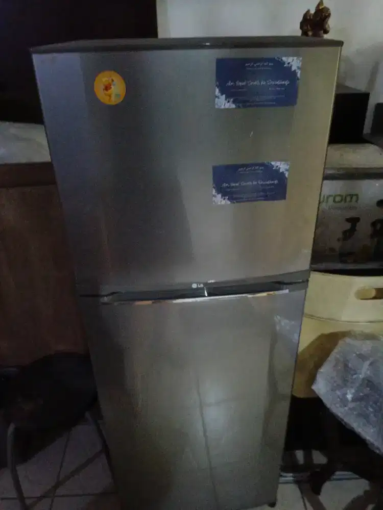 Kulkas LG 2 pintu abu-abu