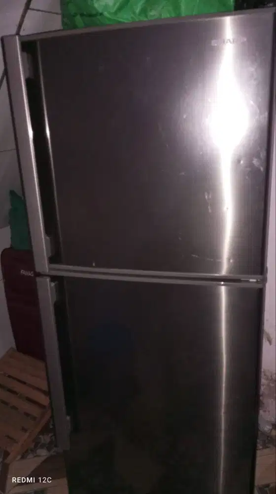 Kulkas Sharp pintu dua model SJ-235GC