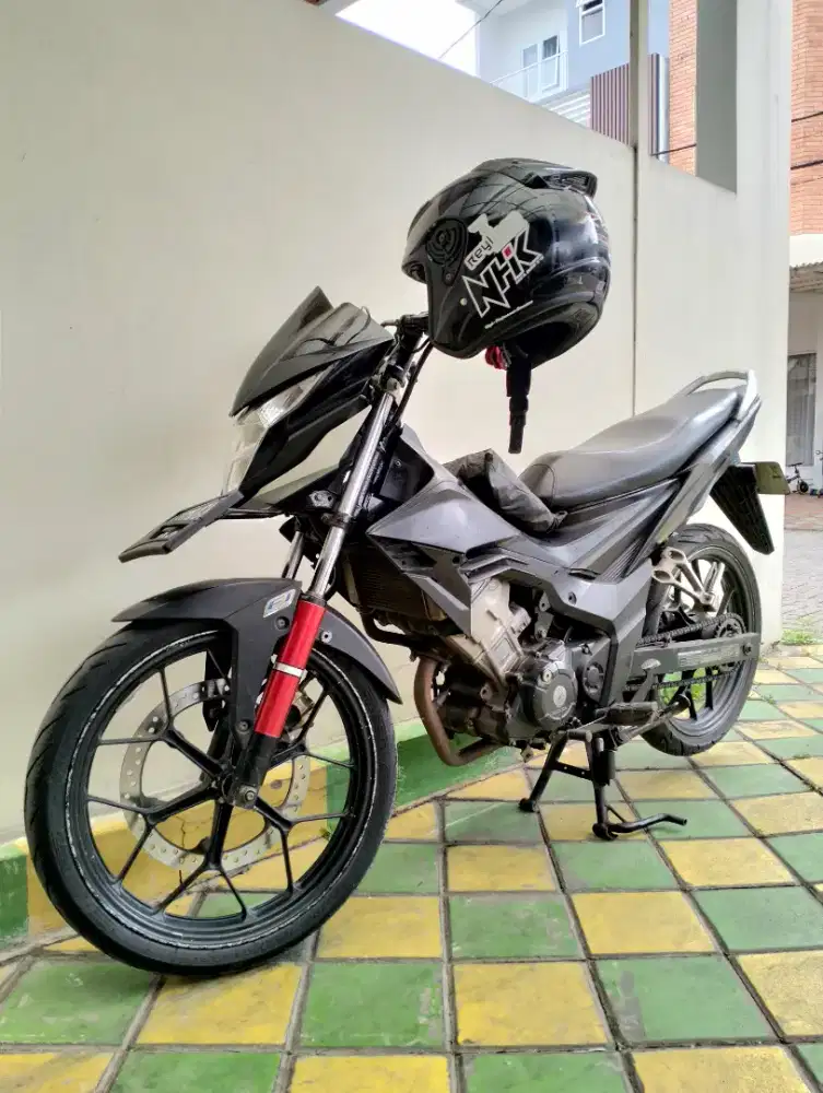 Jual motor honda sonic tahun 2016 bekas kondisi normal
