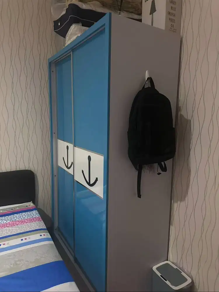 DIJUAL LEMARI BAJU BEKAS WARNA BIRU (sudah 3 tahun)