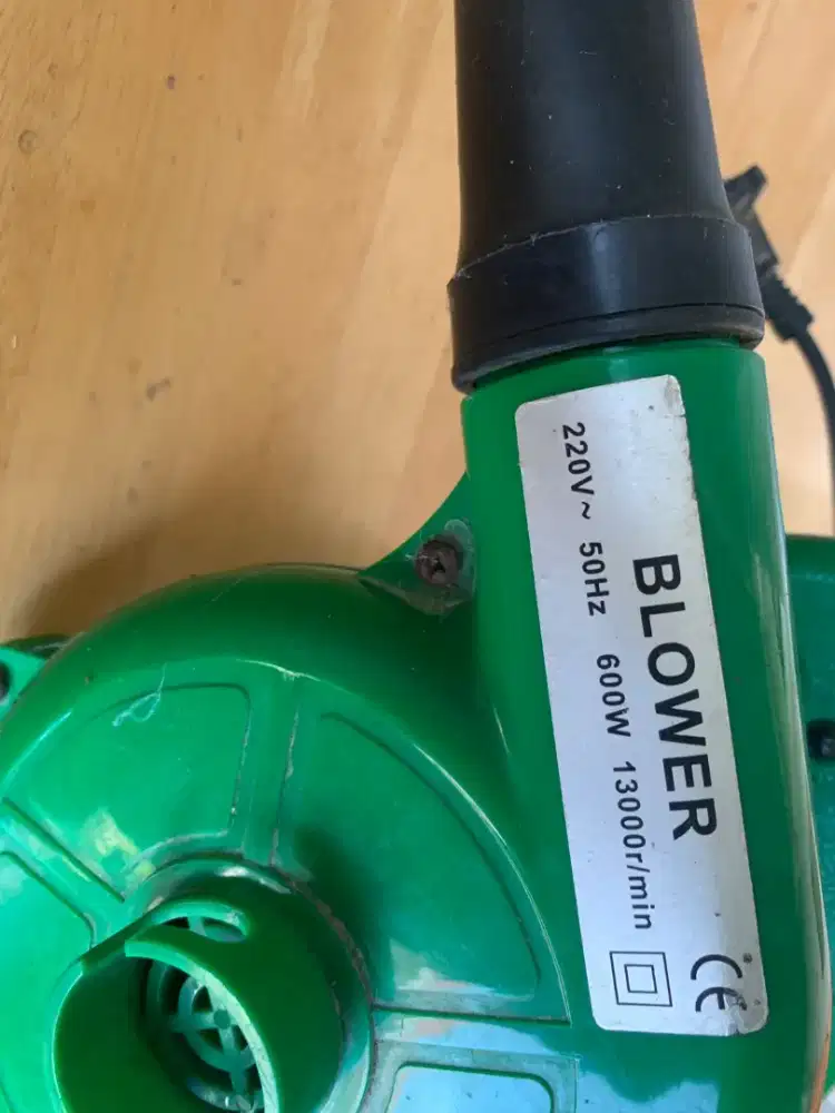 Blower kucing dan keperluan rumah tangga