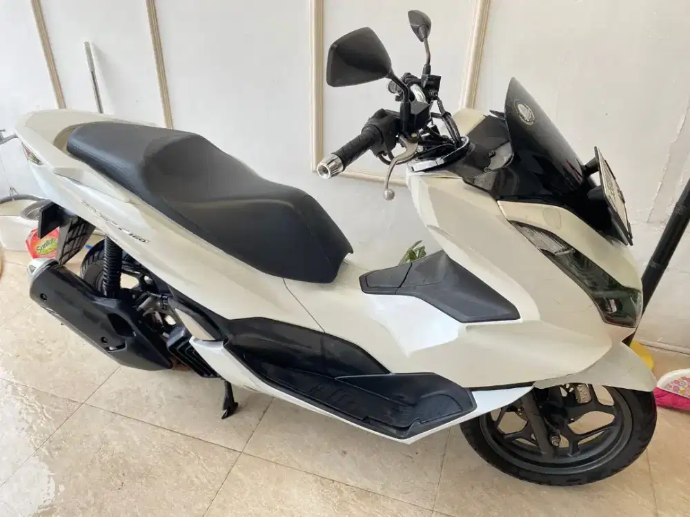 Honda PCX Putih ABS 2022