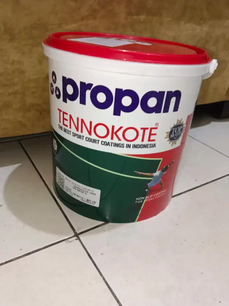 Cat Pripon Tennokote / lapangan