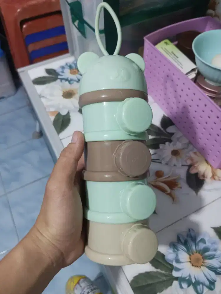 Tempat susu bubuk anak