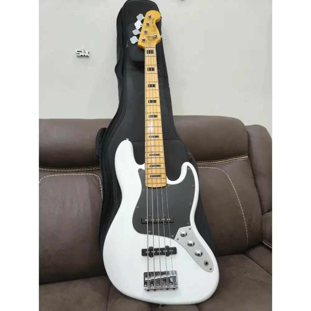 Squier Vintage Modified Jazz Bass 5 Strings