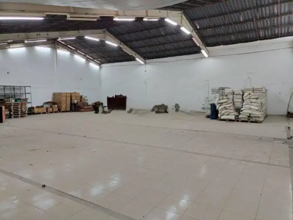 Gudang Cakung: LT 4978 m2, LB 3800 m2, Bagus Siap Pakai, Jalan Raya