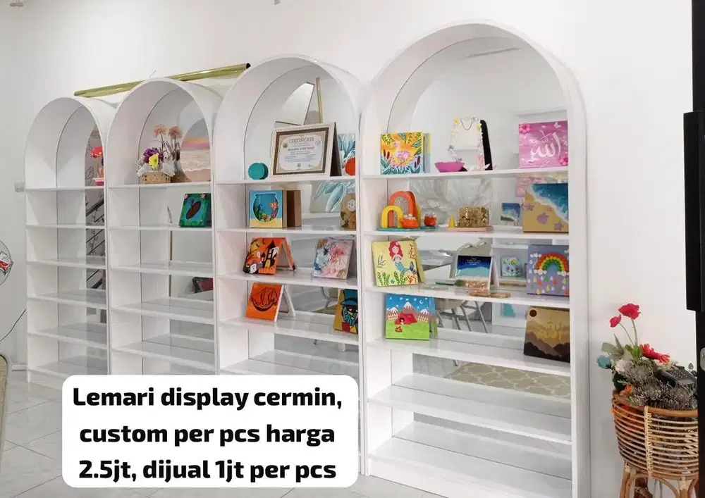 Lemari display, furniture toko