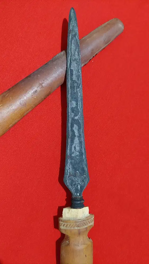 Tombak Lurus Pamor Bintang