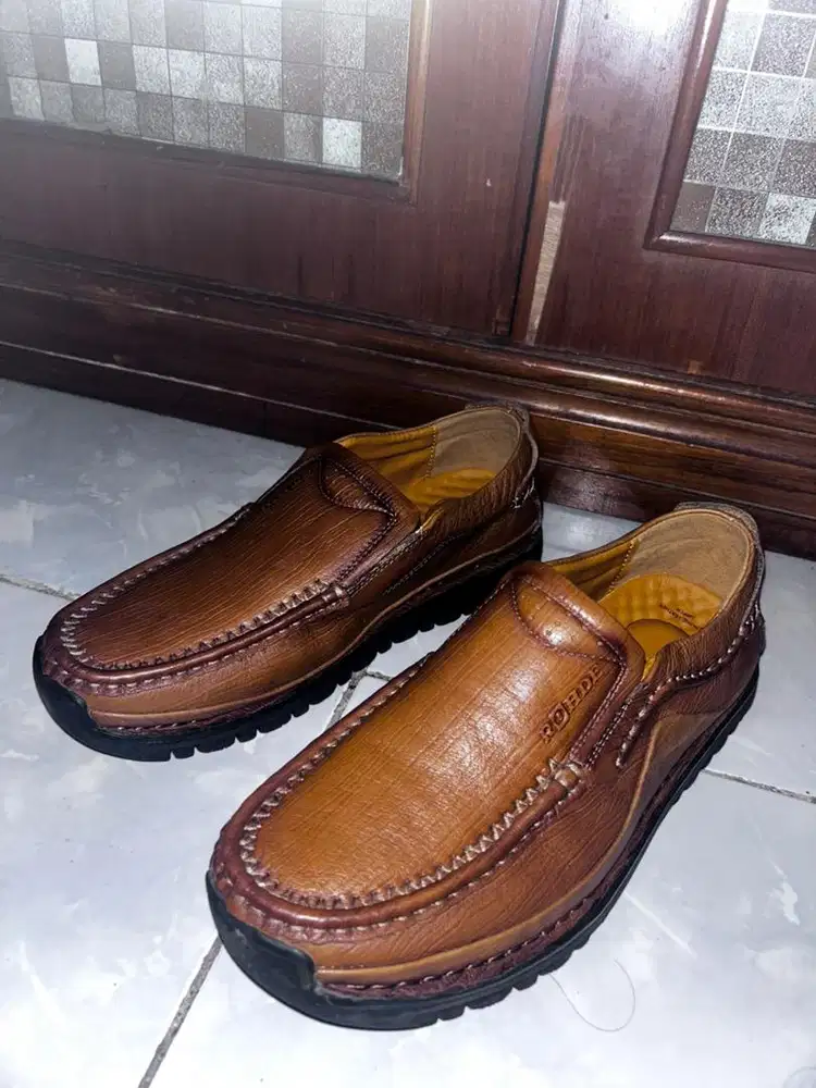 SEPATU KULIT PRIA