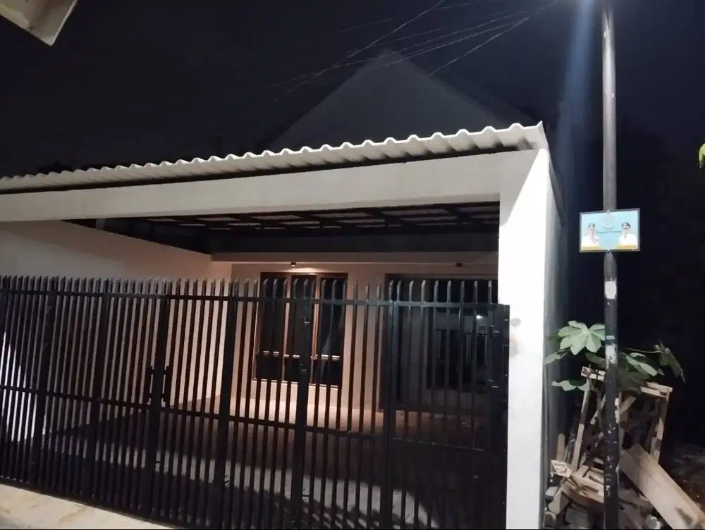 DIKONTRAKAN RUMAH 2 LANTAI, MASUK MOBIL,CARPORT 2 MOBIL