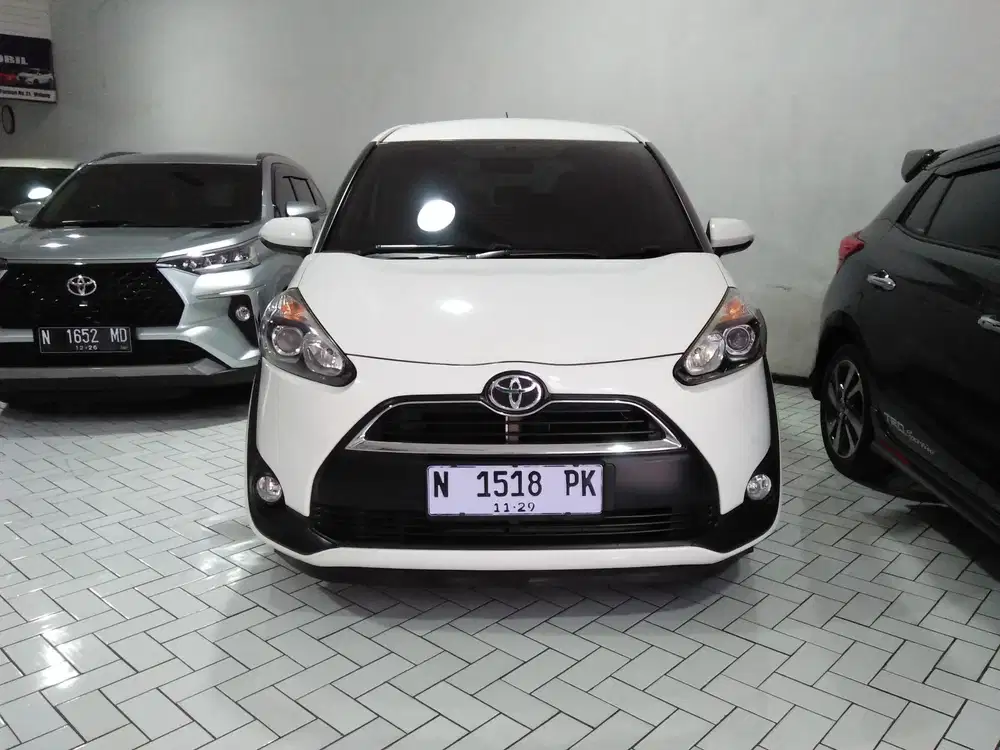Toyota Sienta V 2016 Bensin