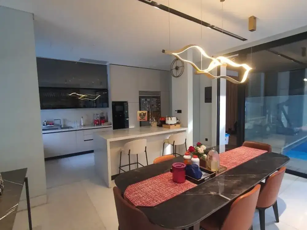 MEWAH! FASILITAS LENGKAP !SHM DIJUAL RUMAH 3LT SIAP HUNI DI PURI MANSION DENGAN PRIVATE POOL