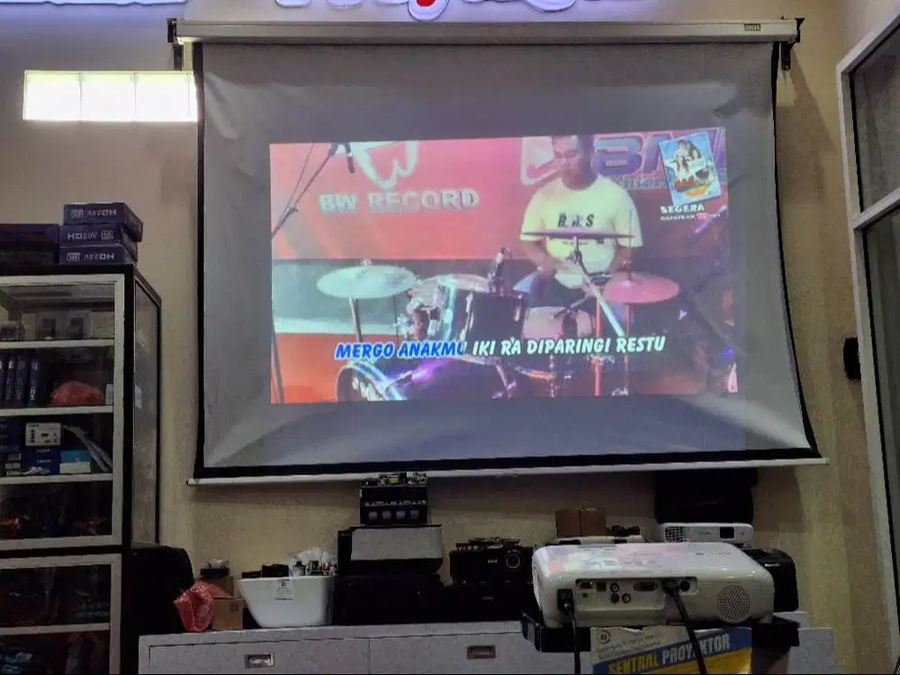 Lcd Proyektor Epson EB - X 51 second  like new full set,