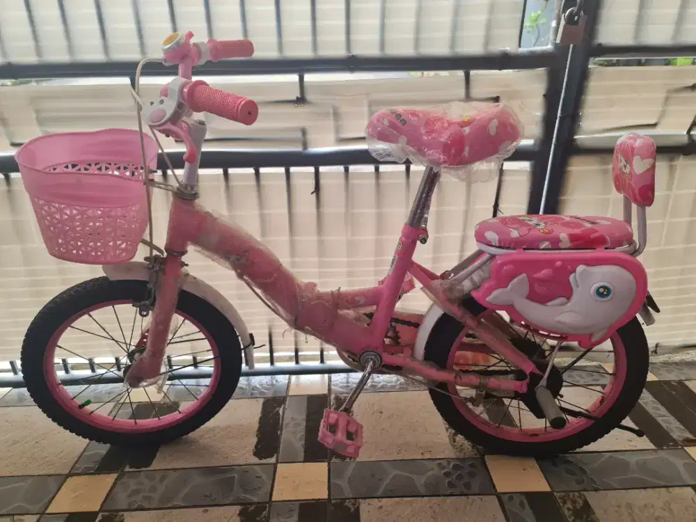 Jual Sepeda lipat anak, seperti baru, jarang pakai, plastikan, pink